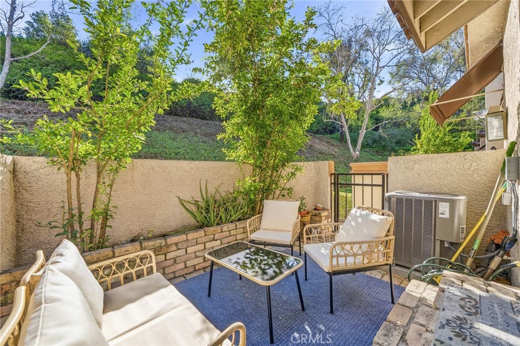 Condo at 10 Deerpath, Pomona — photo 3 of 12