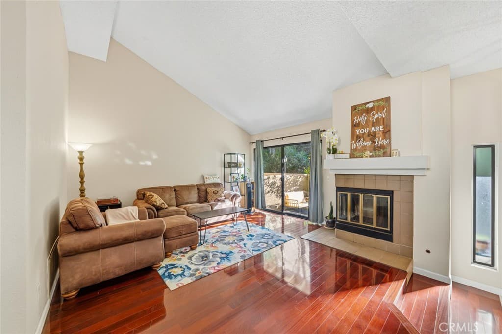 Condo at 10 Deerpath, Pomona — photo 4 of 12