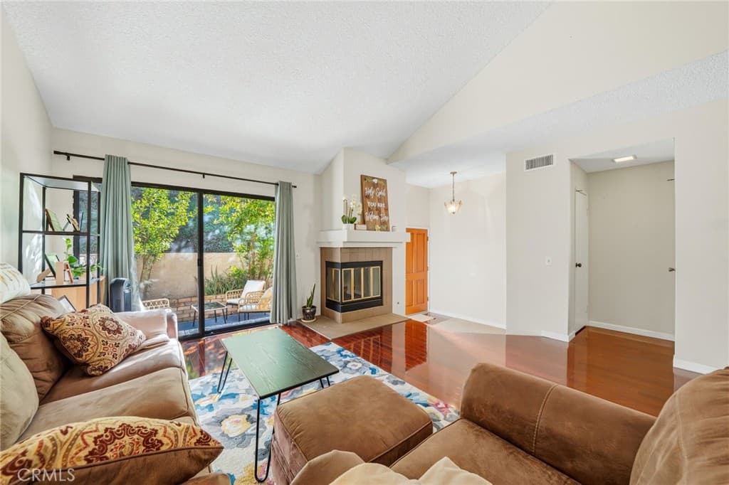 Condo at 10 Deerpath, Pomona — photo 5 of 12