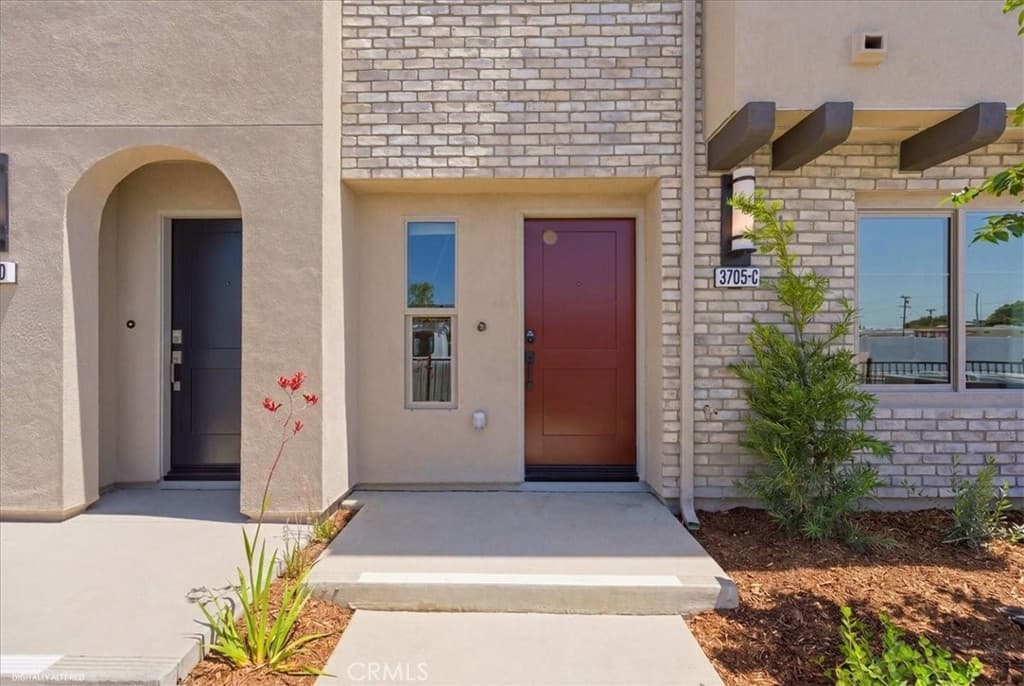 Townhouse at 10728 Golden Koi B, El Monte — photo 3 of 12