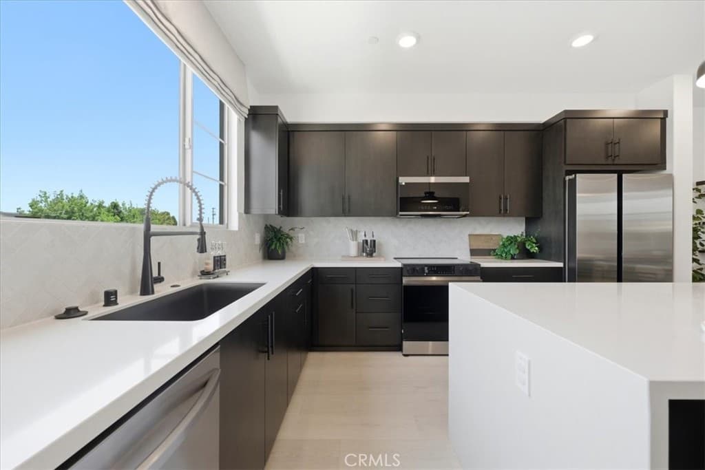 Townhouse at 10728 Golden Koi B, El Monte — photo 10 of 12