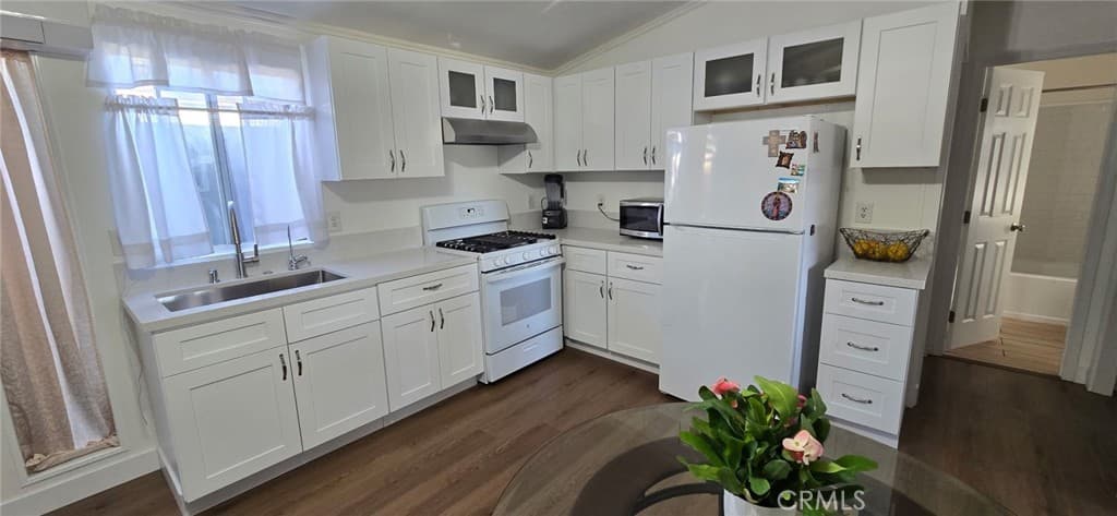 Home at 1461 W Mission Boulevard, Pomona — photo 9 of 12