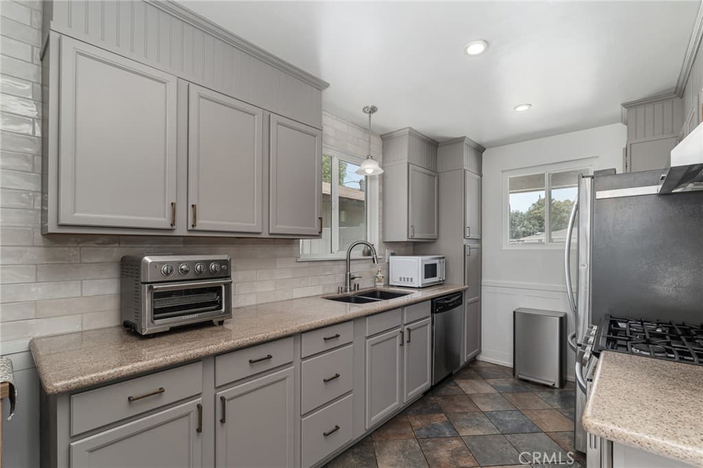 Home at 5717 N Hanlin, Azusa — photo 11 of 12