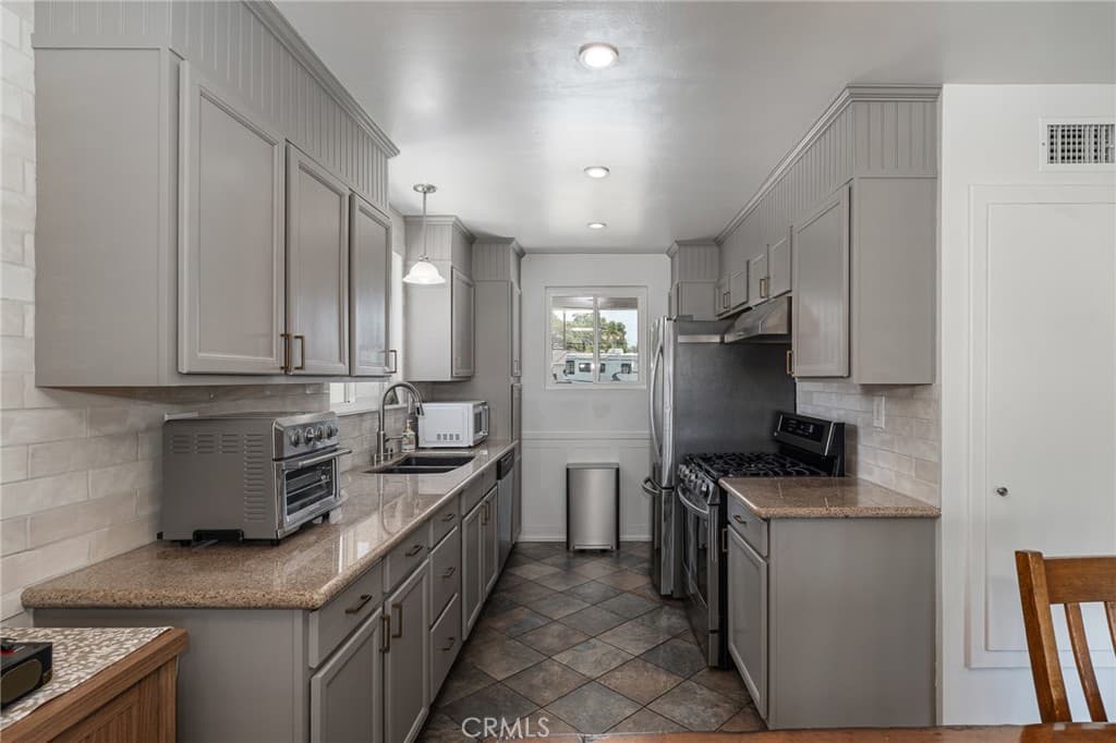 Home at 5717 N Hanlin, Azusa — photo 12 of 12