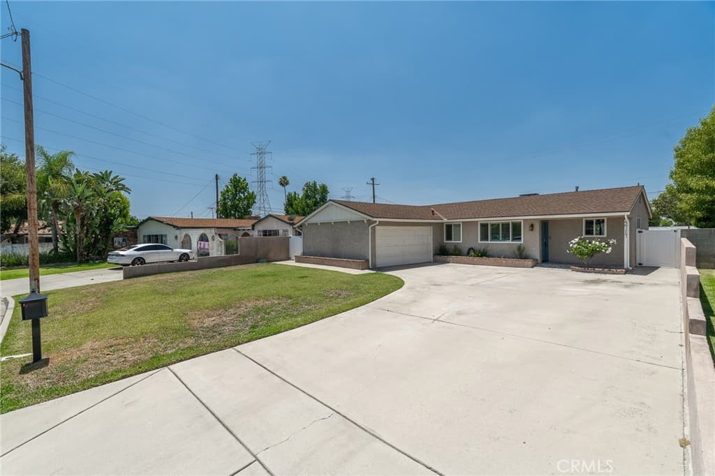 Home at 5717 N Hanlin, Azusa — photo 3 of 10