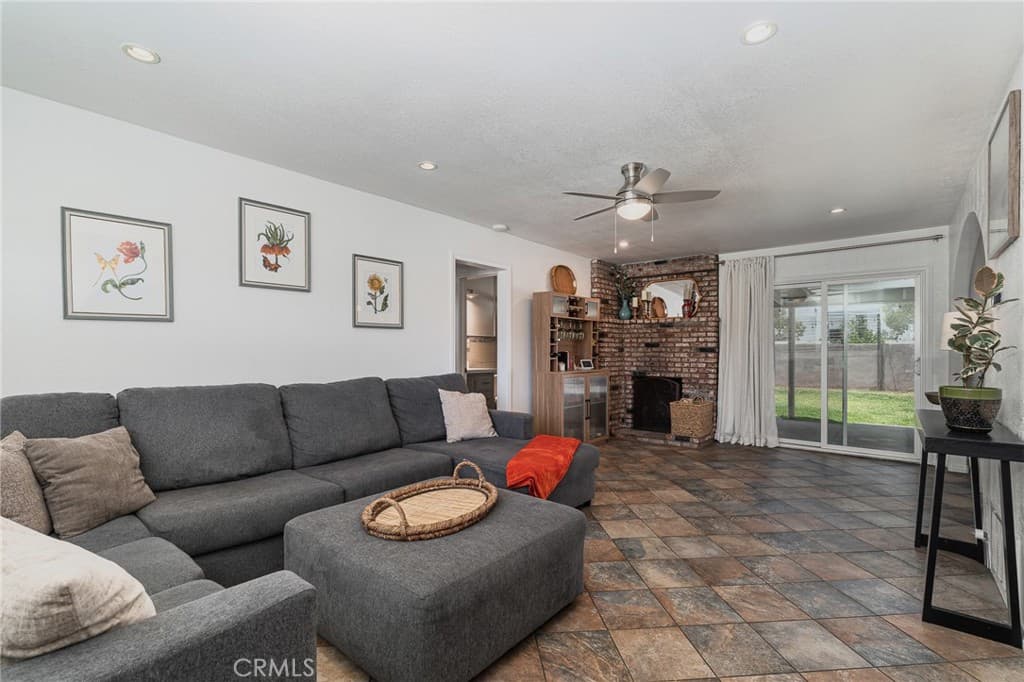 Home at 5717 N Hanlin, Azusa — photo 7 of 10