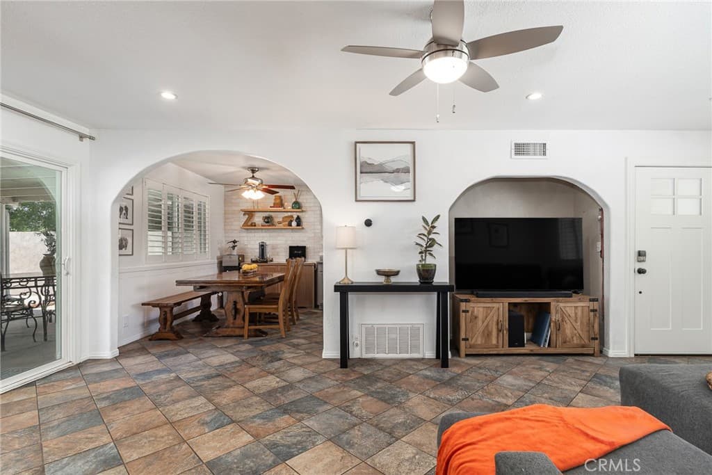 Home at 5717 N Hanlin, Azusa — photo 8 of 10