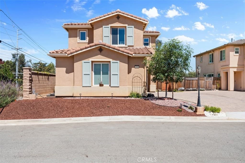 Home at 2010 Brentwood Place, Claremont — photo 4 of 12