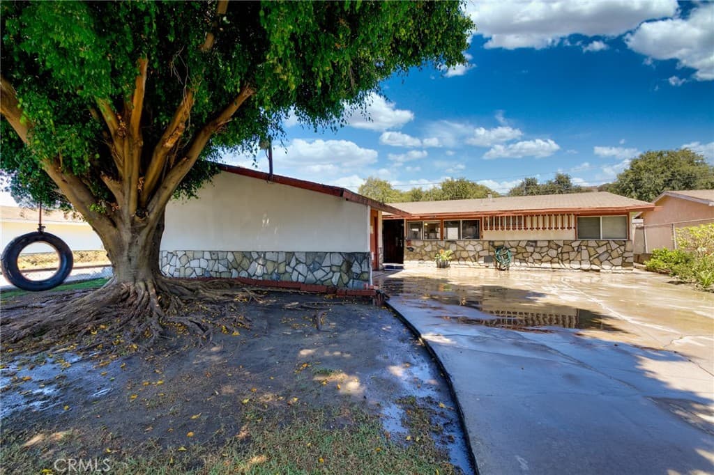 Home at 2219 Concord Avenue, Pomona — photo 3 of 12