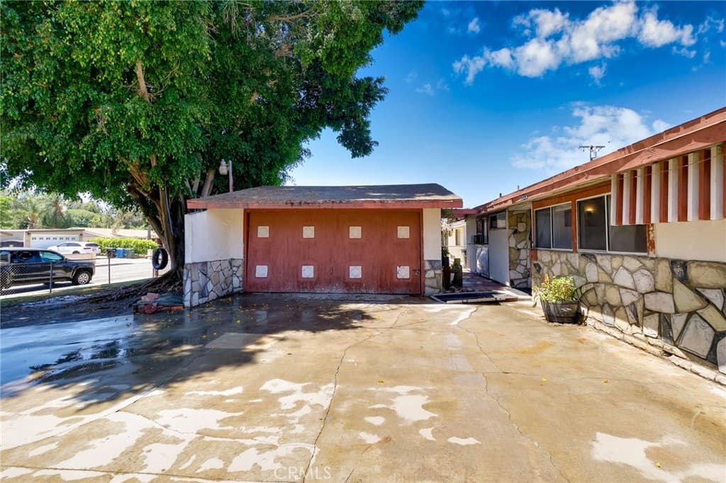 Home at 2219 Concord Avenue, Pomona — photo 4 of 12