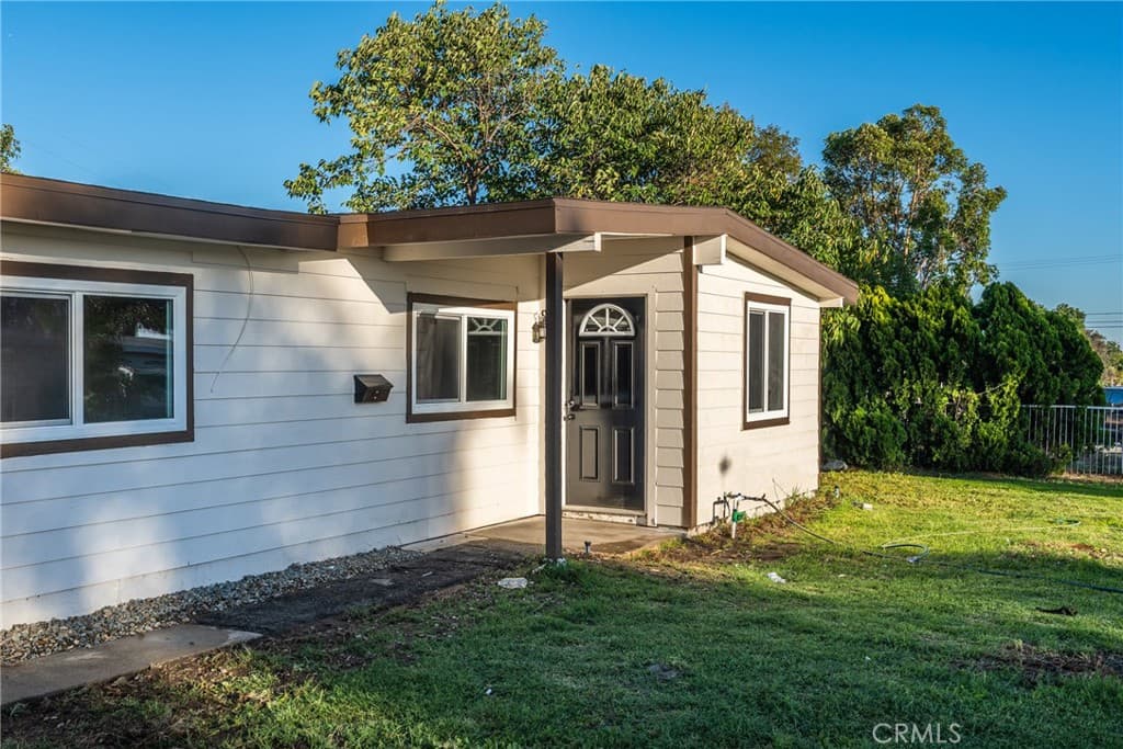 Home at 2934 Sumner Avenue, Pomona — photo 3 of 12