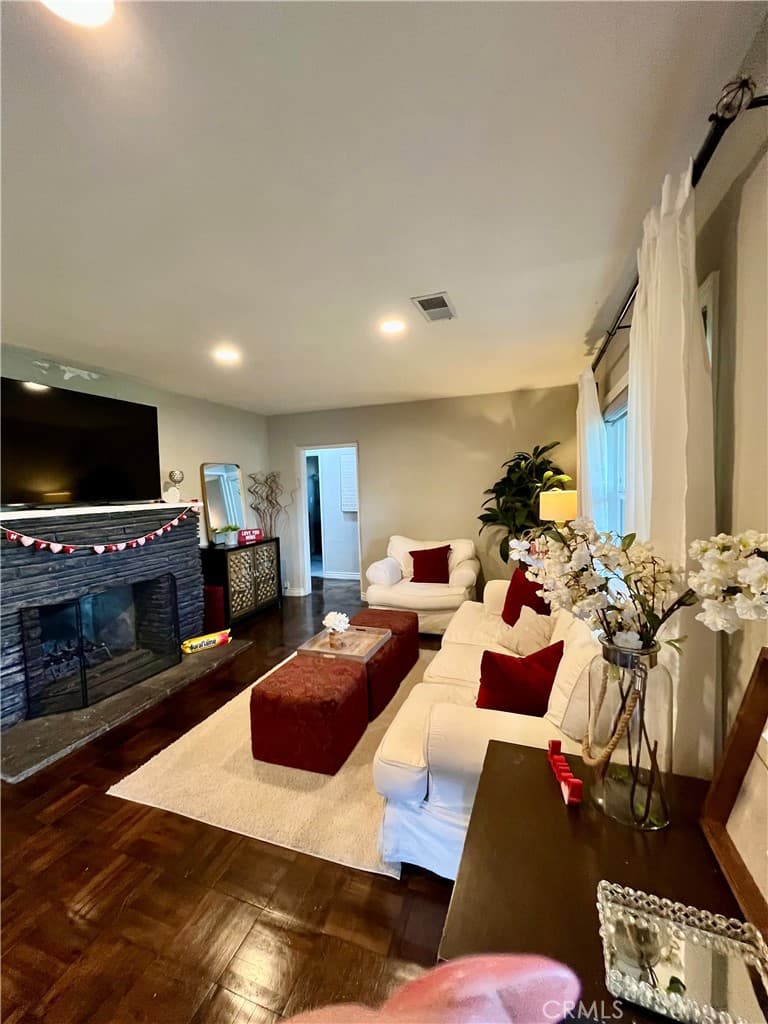 Home at 3517 N Mills Avenue, Claremont — photo 3 of 12