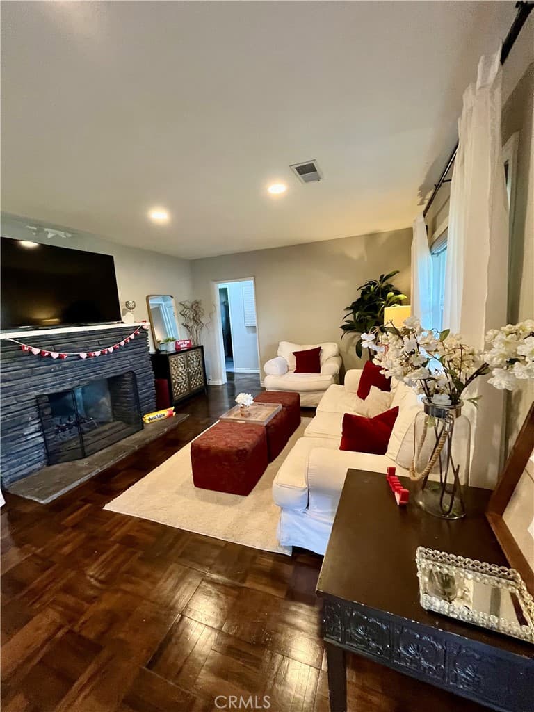 Home at 3517 N Mills Avenue, Claremont — photo 4 of 12
