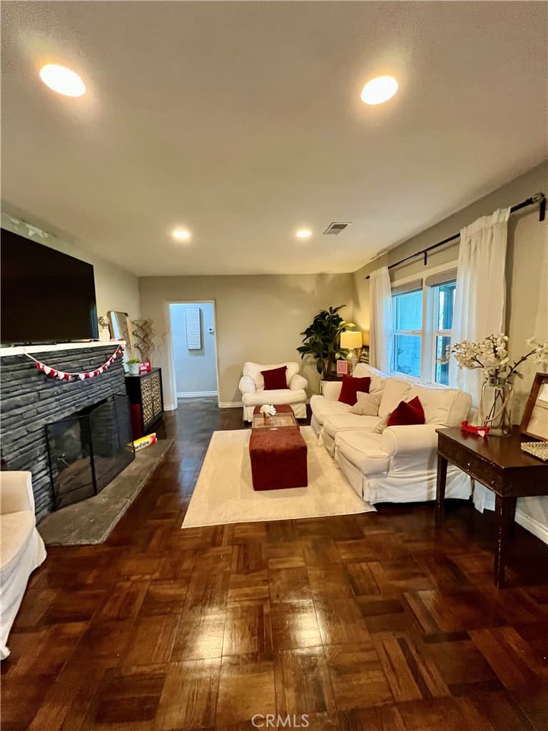 Home at 3517 N Mills Avenue, Claremont — photo 5 of 12