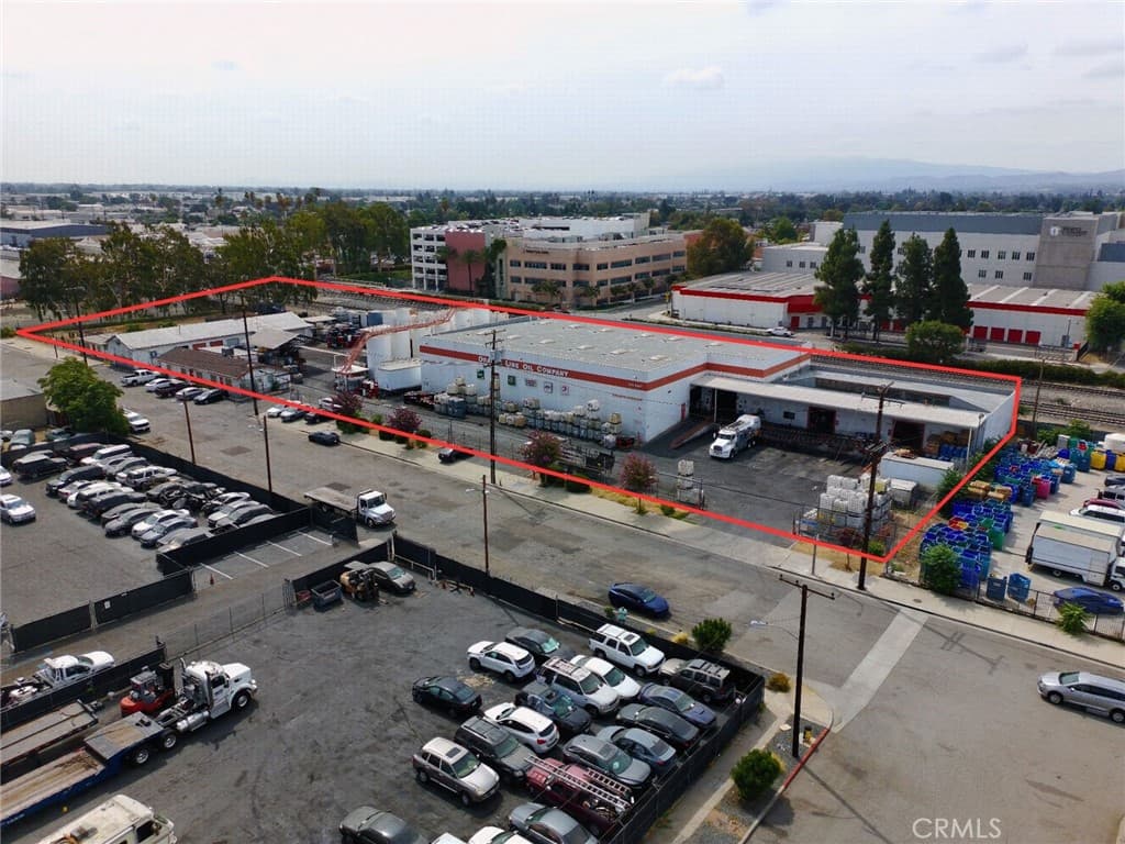 Commercial at 404 480 E Commercial Street, Pomona — photo 1 of 3