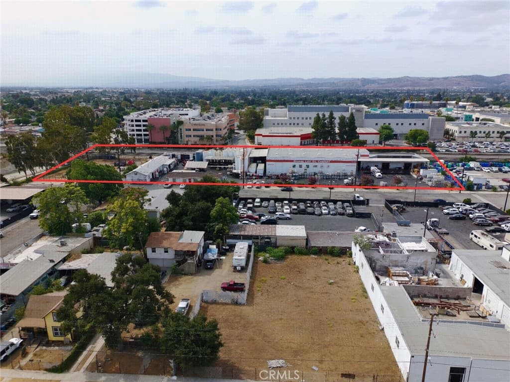 Commercial at 404 480 E Commercial Street, Pomona — photo 2 of 3