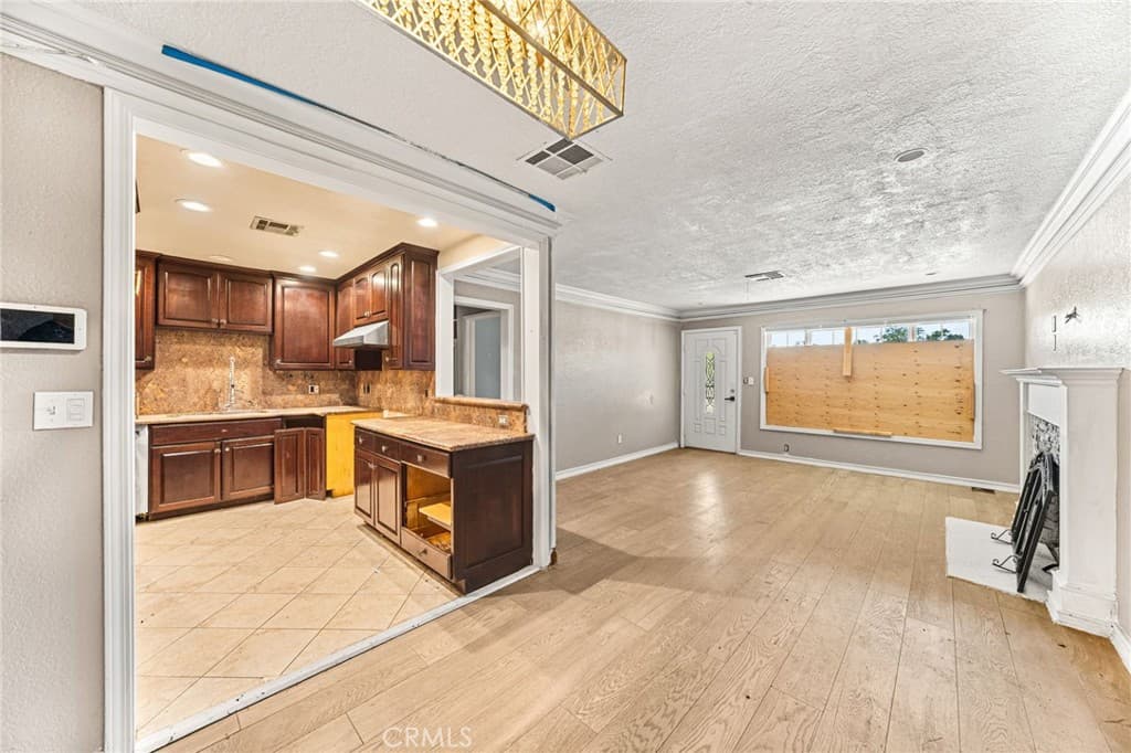 Home at 440 N Durrell Avenue, Azusa — photo 11 of 12