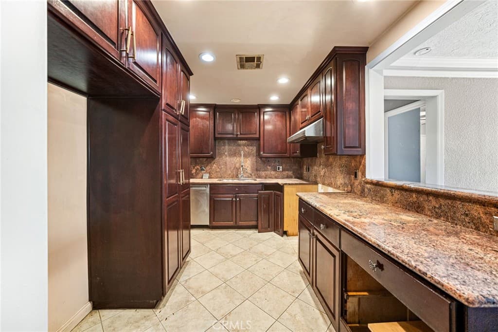 Home at 440 N Durrell Avenue, Azusa — photo 6 of 12
