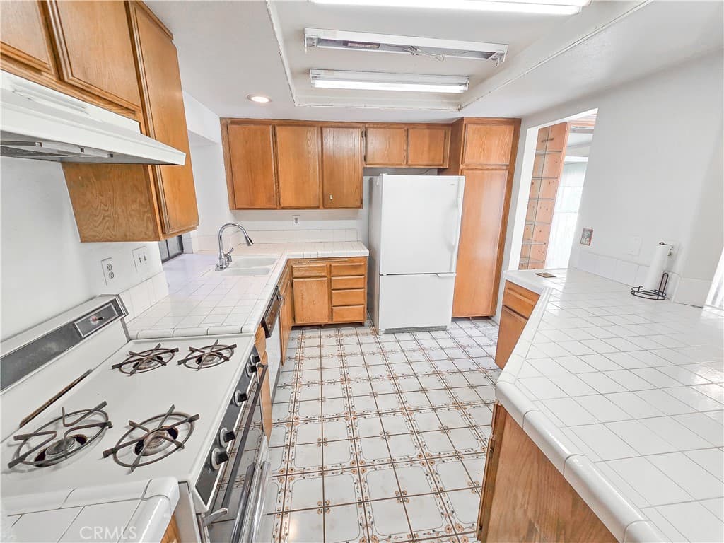 Townhouse at 1992 E Cienega Avenue D, Covina — photo 9 of 12