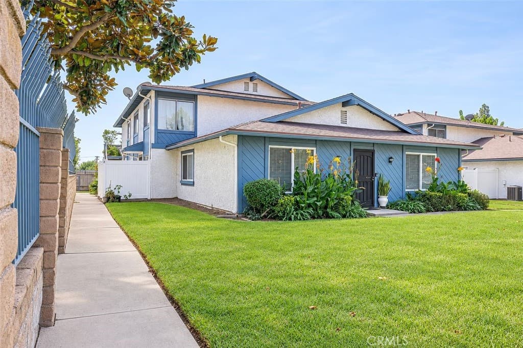 Condo at 866 W 13th 2, Azusa — photo 1 of 12