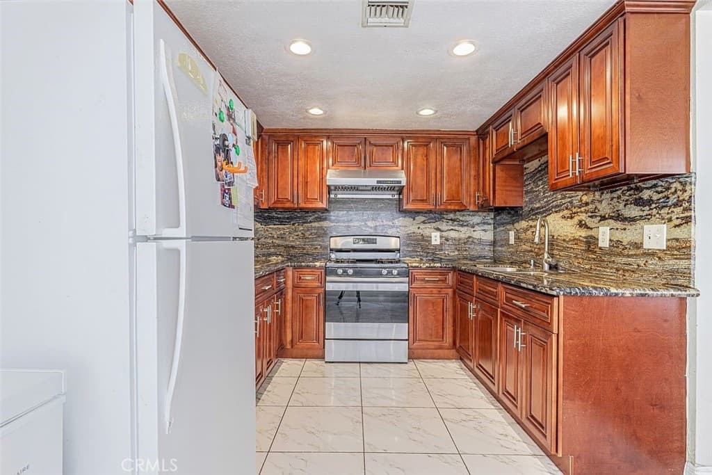 Condo at 866 W 13th 2, Azusa — photo 3 of 12
