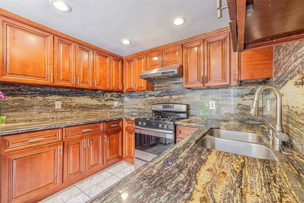 Condo at 866 W 13th 2, Azusa — photo 4 of 12