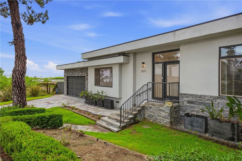 Home at 2637 N Mountain Avenue, Claremont — photo 3 of 12