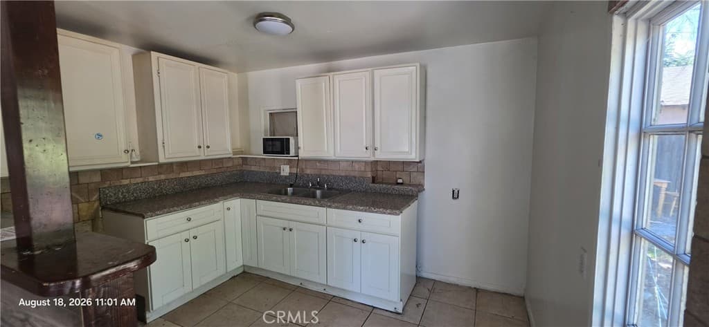 Home at 802 W 7th Street, Pomona — photo 10 of 12