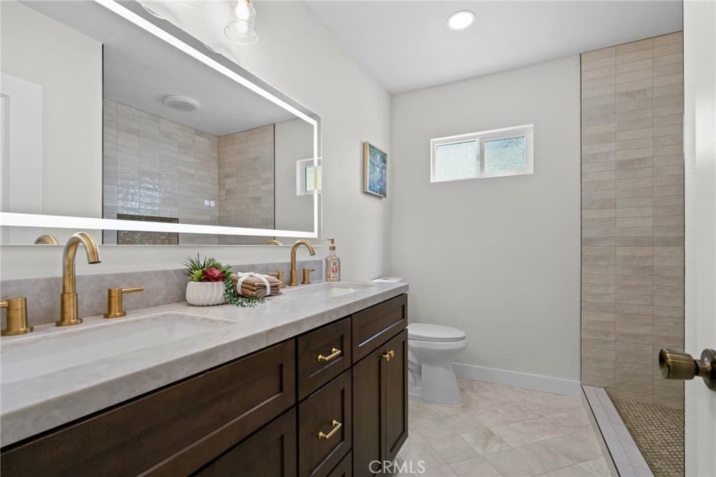 Home at 956 S Reservoir, Pomona — photo 10 of 12