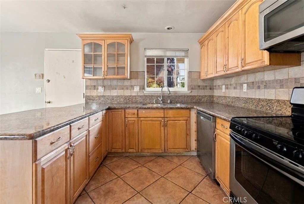 Home at 1212 S California, West Covina — photo 5 of 12