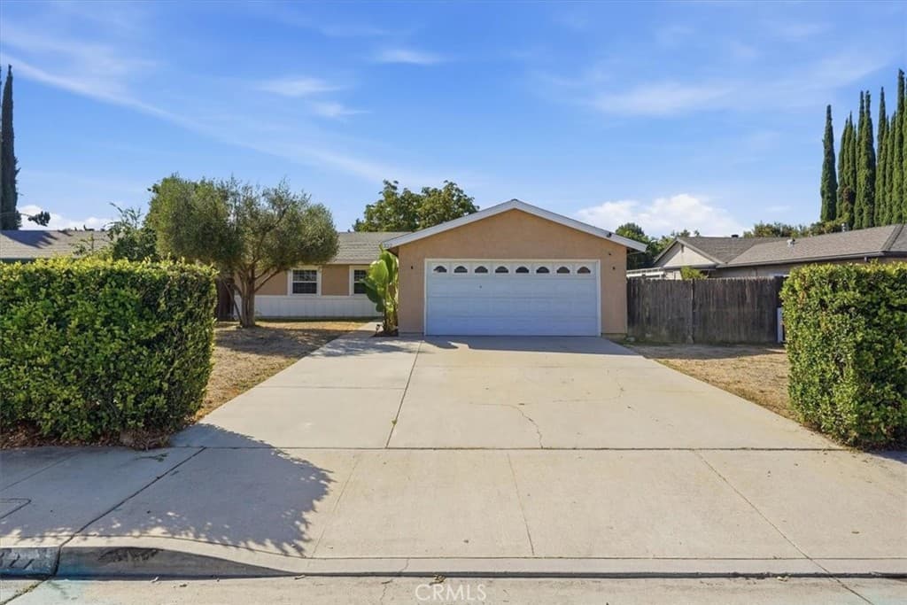 Home at 322 Barhill Avenue, Pomona — photo 1 of 12