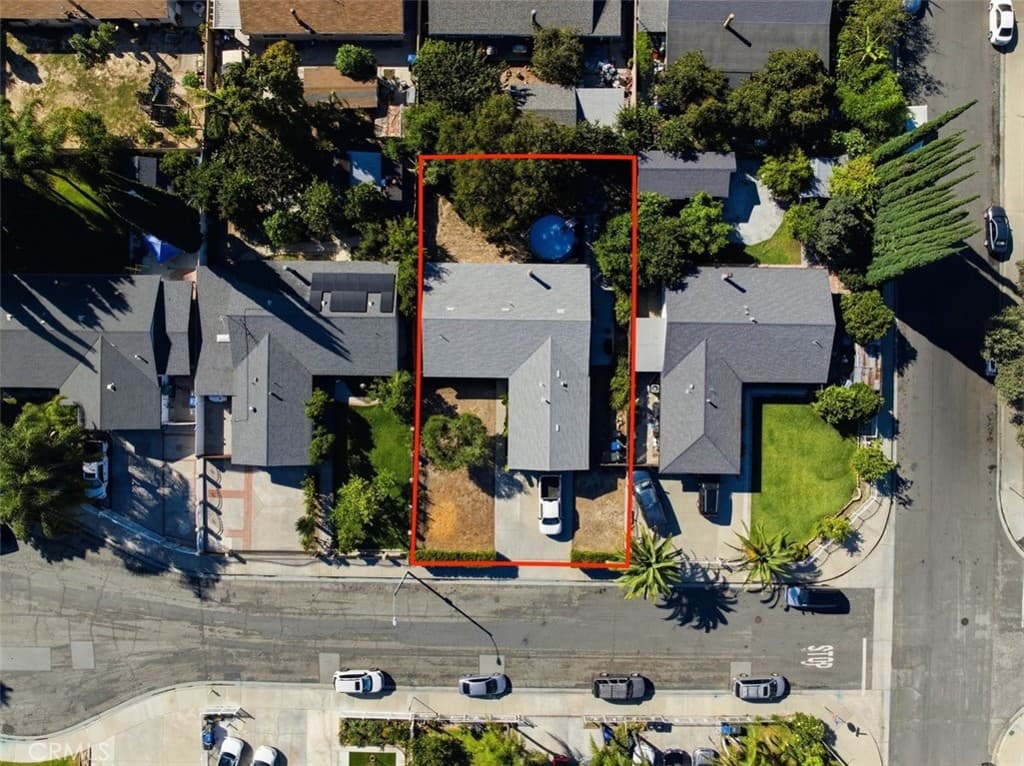 Home at 322 Barhill Avenue, Pomona — photo 3 of 12