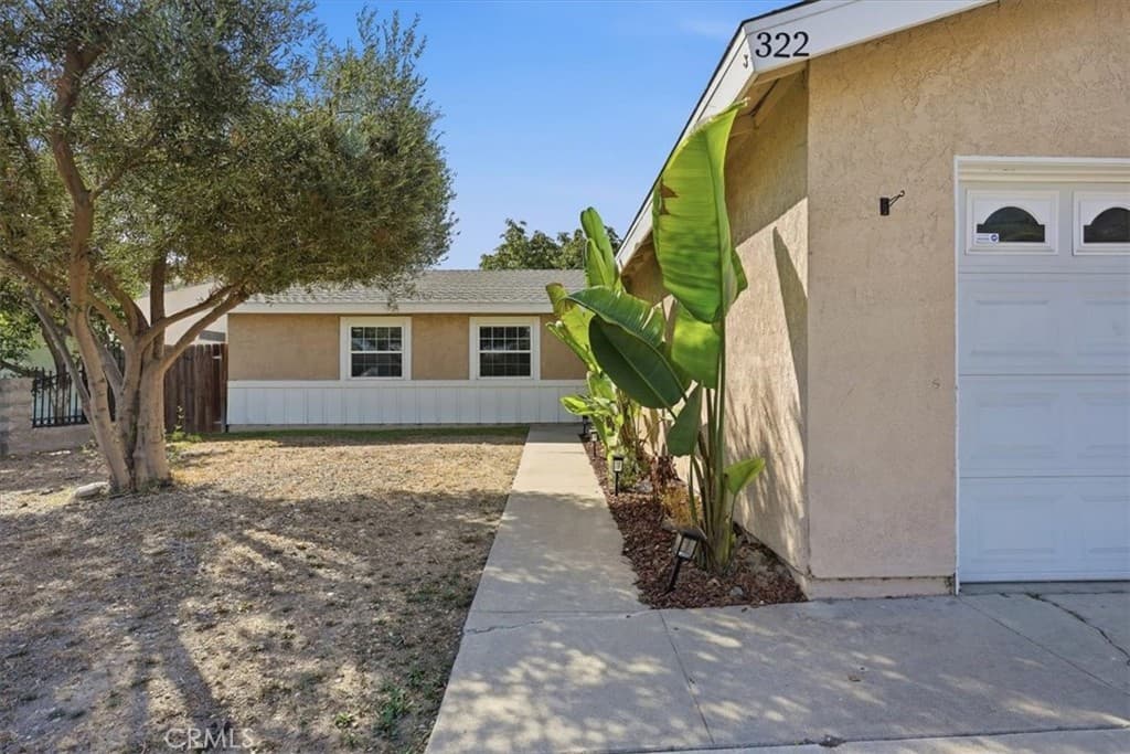 Home at 322 Barhill Avenue, Pomona — photo 5 of 12