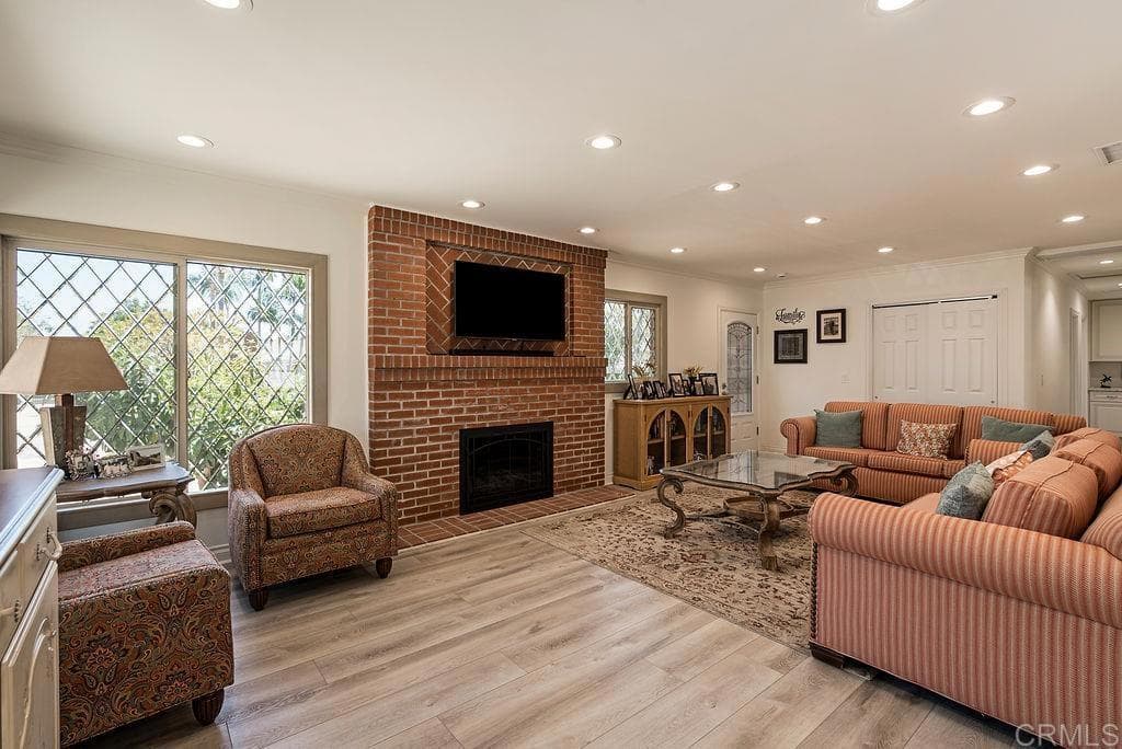Home at 453 W Laurel Avenue, Glendora — photo 2 of 12