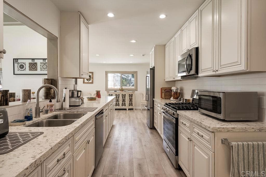 Home at 453 W Laurel Avenue, Glendora — photo 3 of 12