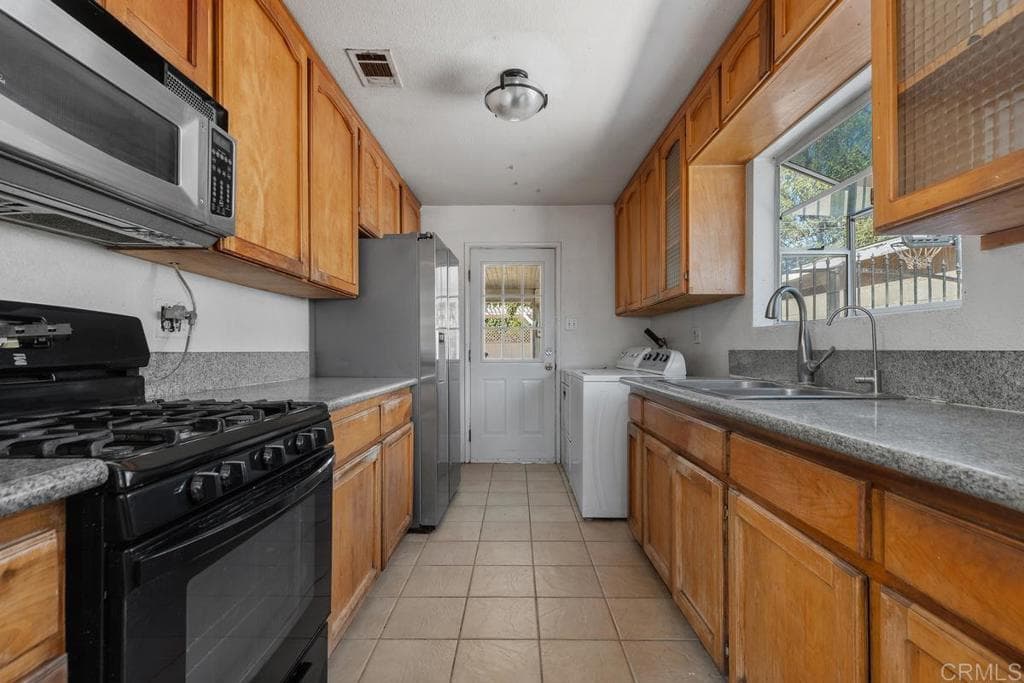 Home at 1141 Melham Ave., La Puente — photo 6 of 12