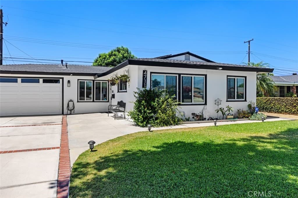 Home at 4711 N Hollenbeck, Covina — photo 3 of 12