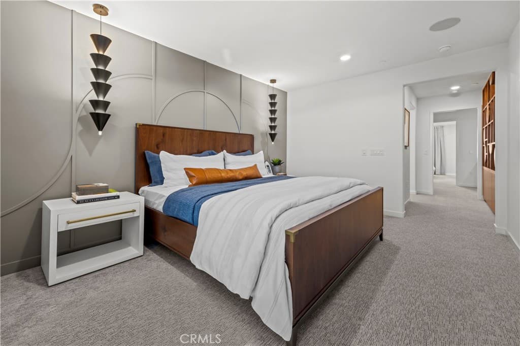 Townhouse at 121 Evergreen Lane, Claremont — photo 8 of 12