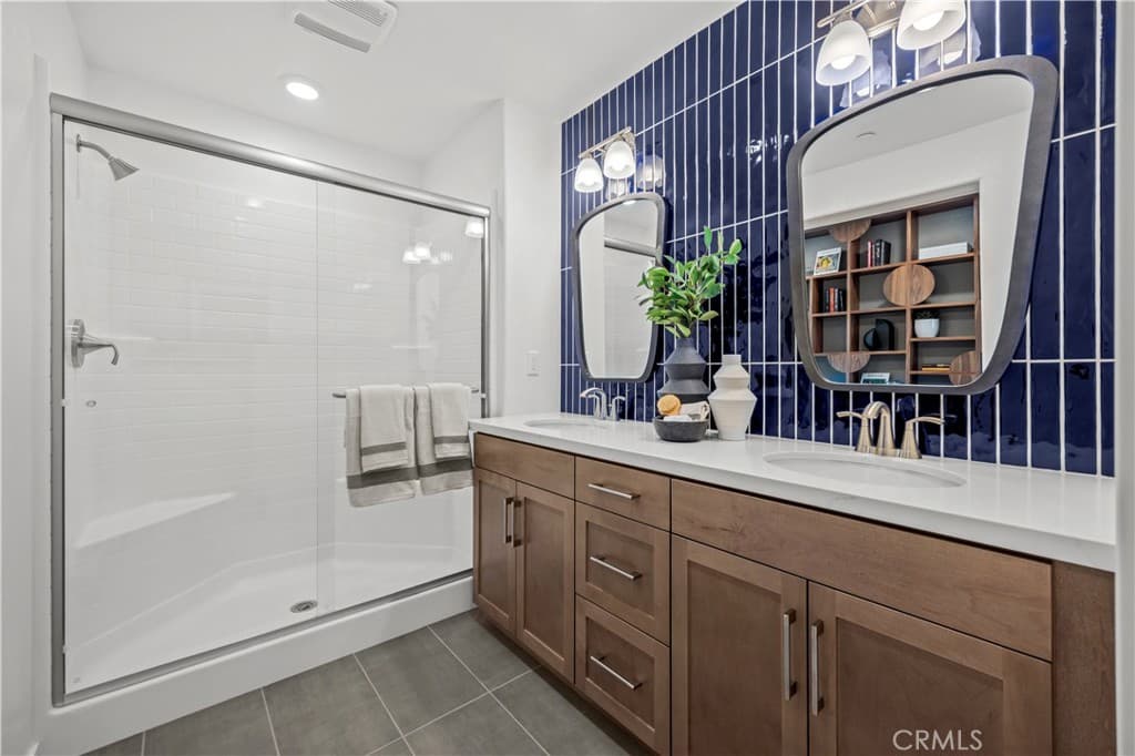 Townhouse at 121 Evergreen Lane, Claremont — photo 9 of 12