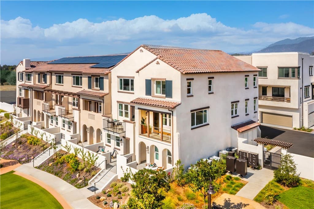 Townhouse at 230 Stillwater Lane, Claremont — photo 1 of 12
