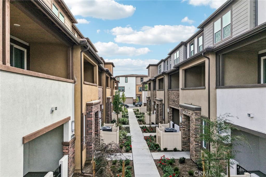 Condo at 1567 Stratus Drive, Pomona — photo 5 of 12