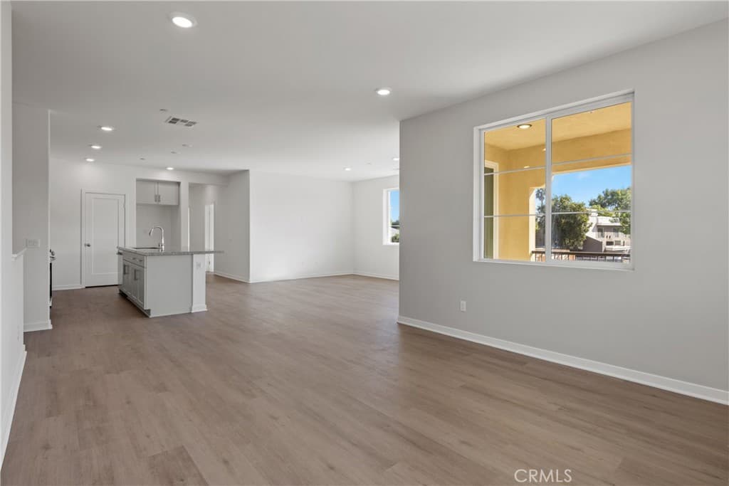 Townhouse at 139 Sonoma Lane, Claremont — photo 4 of 12