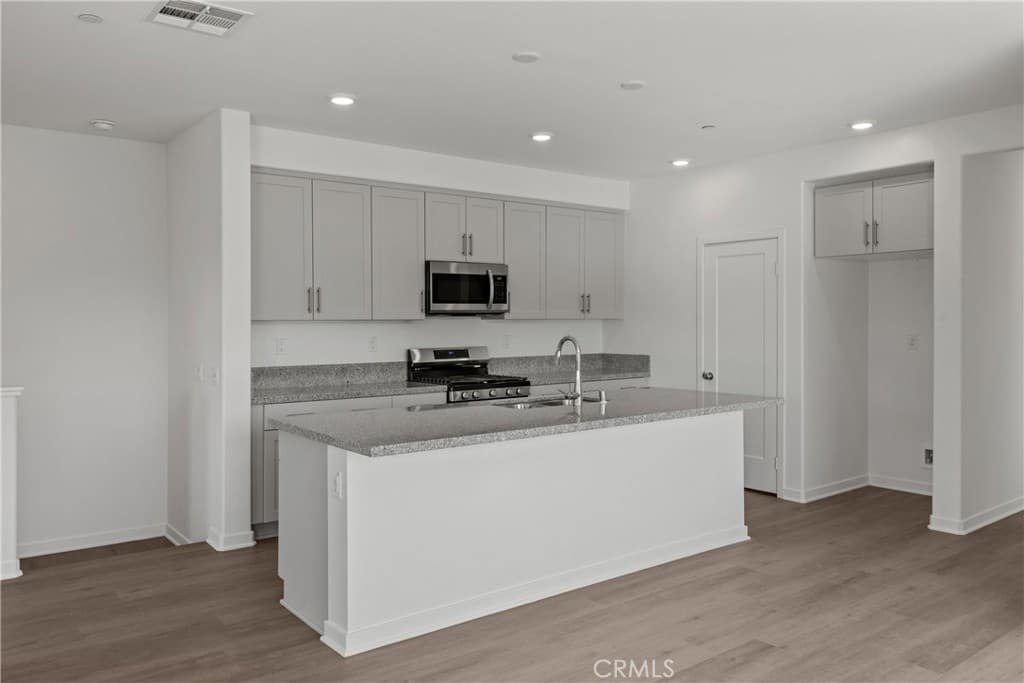 Townhouse at 139 Sonoma Lane, Claremont — photo 7 of 12
