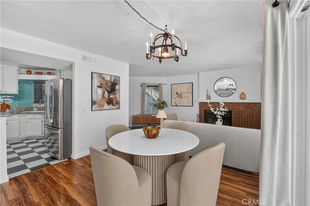 Condo at 69 Brownfield, Pomona — photo 11 of 12