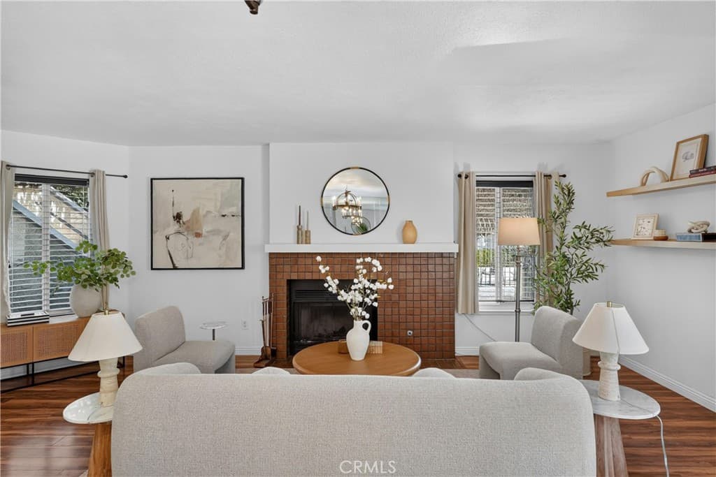 Condo at 69 Brownfield, Pomona — photo 9 of 12