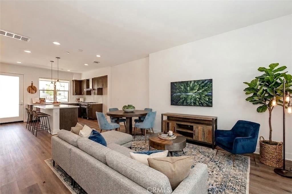 Townhouse at 886 Francesca, Walnut — photo 4 of 12