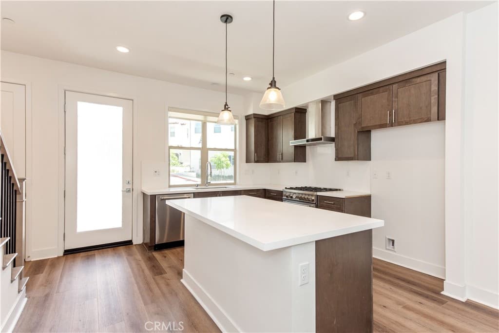 Townhouse at 886 Francesca, Walnut — photo 7 of 12