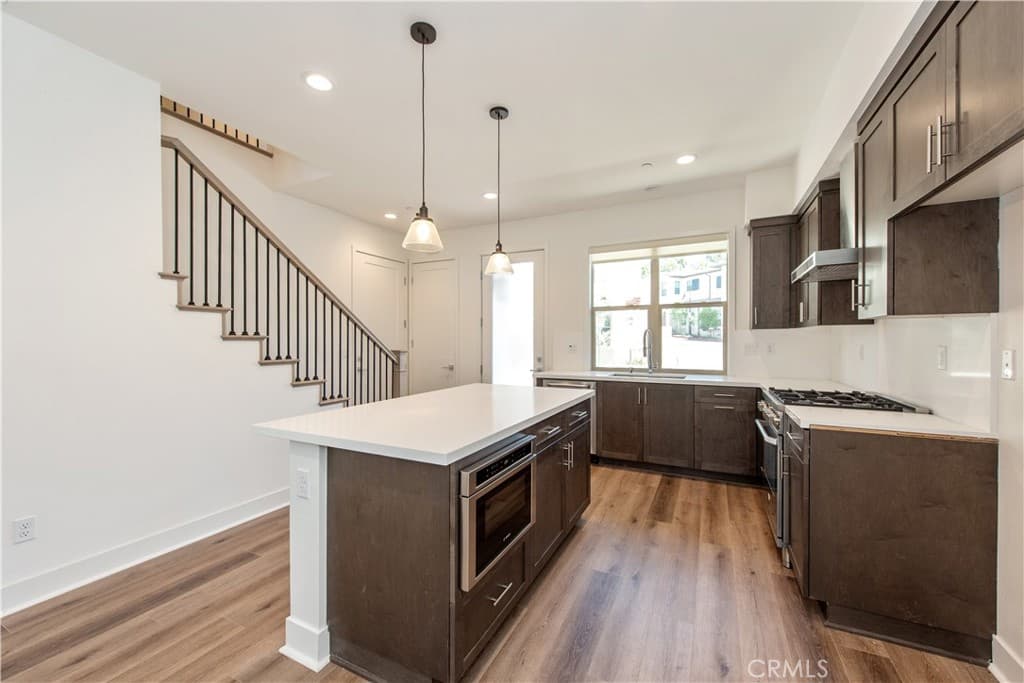 Townhouse at 886 Francesca, Walnut — photo 10 of 12
