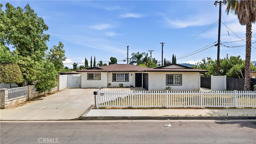 Home at 726 W Franklin, Pomona — photo 3 of 12