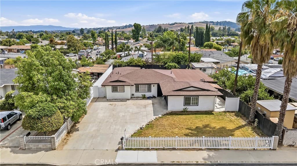 Home at 726 W Franklin, Pomona — photo 4 of 12